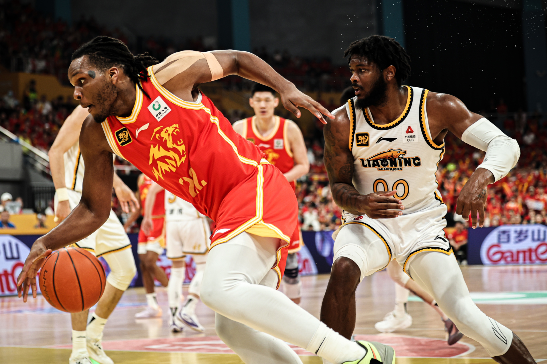 赛前曼联调整名单以备CBA季后赛;队长鼓劲环节打磨;媒体盛赞;年轻球员得到机会的简单介绍 赛前曼联调整名单以备CBA季后赛;队长鼓劲环节打磨;媒体盛赞;年轻球员得到机会的简单介绍