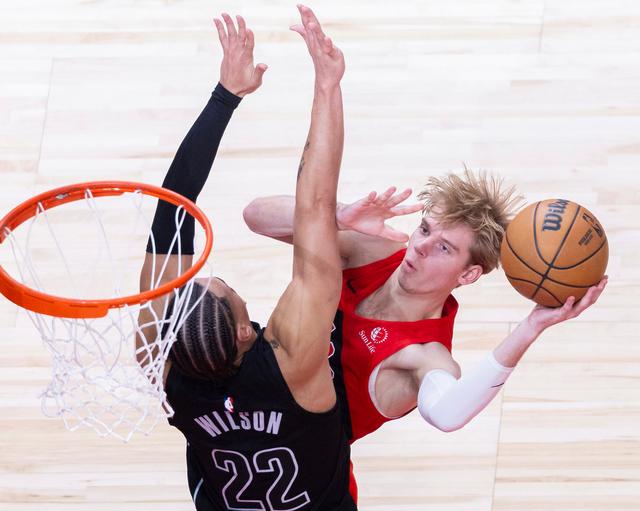 布鲁克林篮网训练开放日；集结日遗憾出局引欢呼；NBA常规赛在即；训练强度明显提升的简单介绍